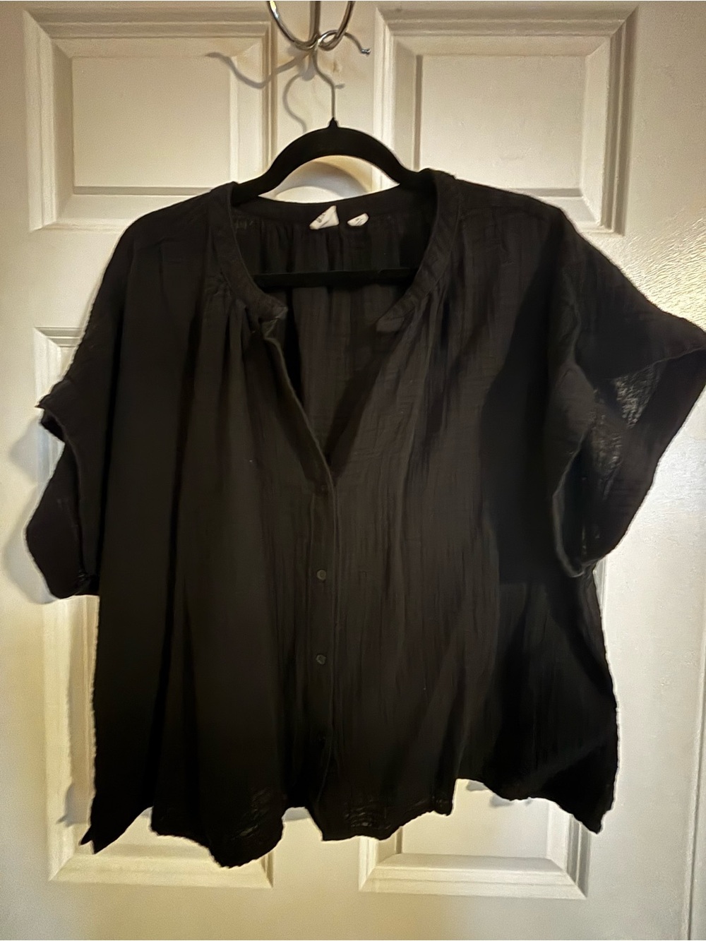 GAP Black Short Sleeve Button-Front Blouse